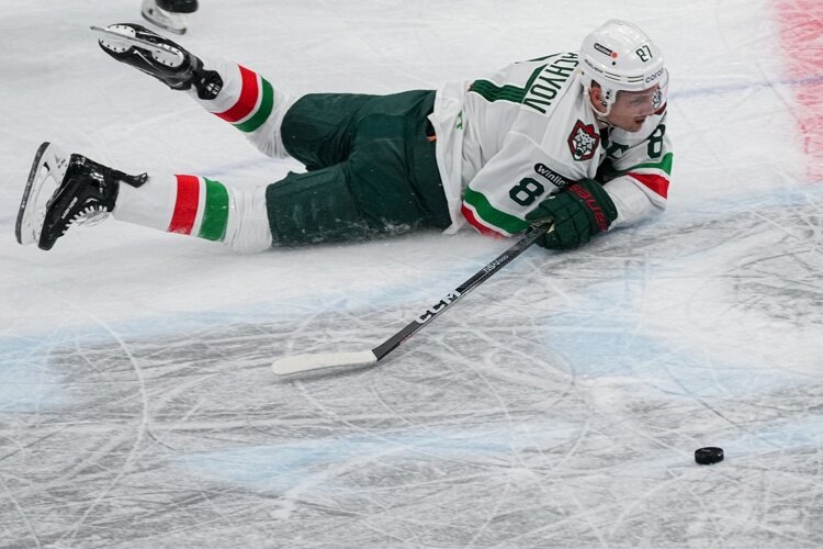    Накануне «Ак Барс» проиграл минскому «Динамо» (2:3) в выездном матче регулярного чемпионата КХЛ и прервал серию из трех побед подряд.