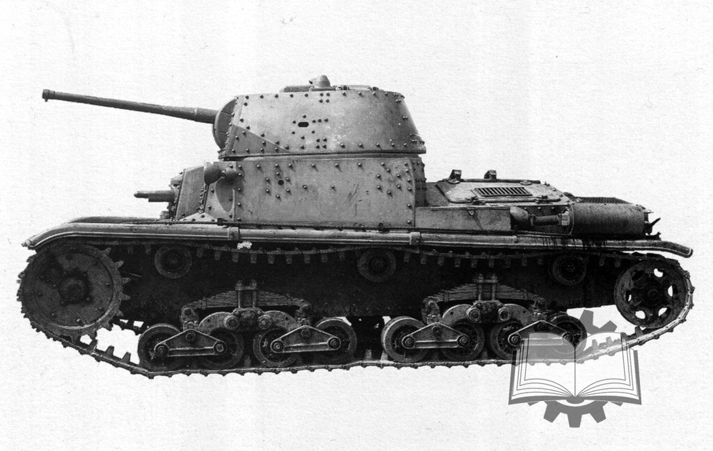 Первый опытный образец Carro Armato M 15-42 был готов еще в 1941 году.