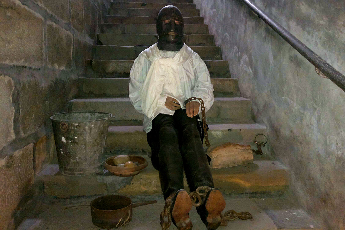 Манекен человека в железной маске, усадьба-музей Во-ле-Виконт.