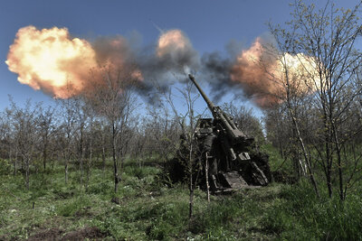    Боевая стрельба самоходной артиллерийской установки (САУ) "Гиацинт-С" на Ореховском направлении в Запорожской области. ©Константин Михальчевский РИА Новости