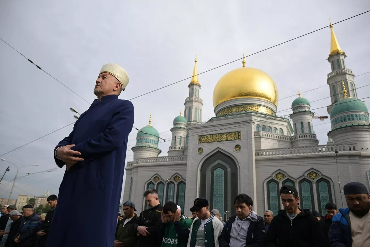 Московская Соборная мечеть ночью