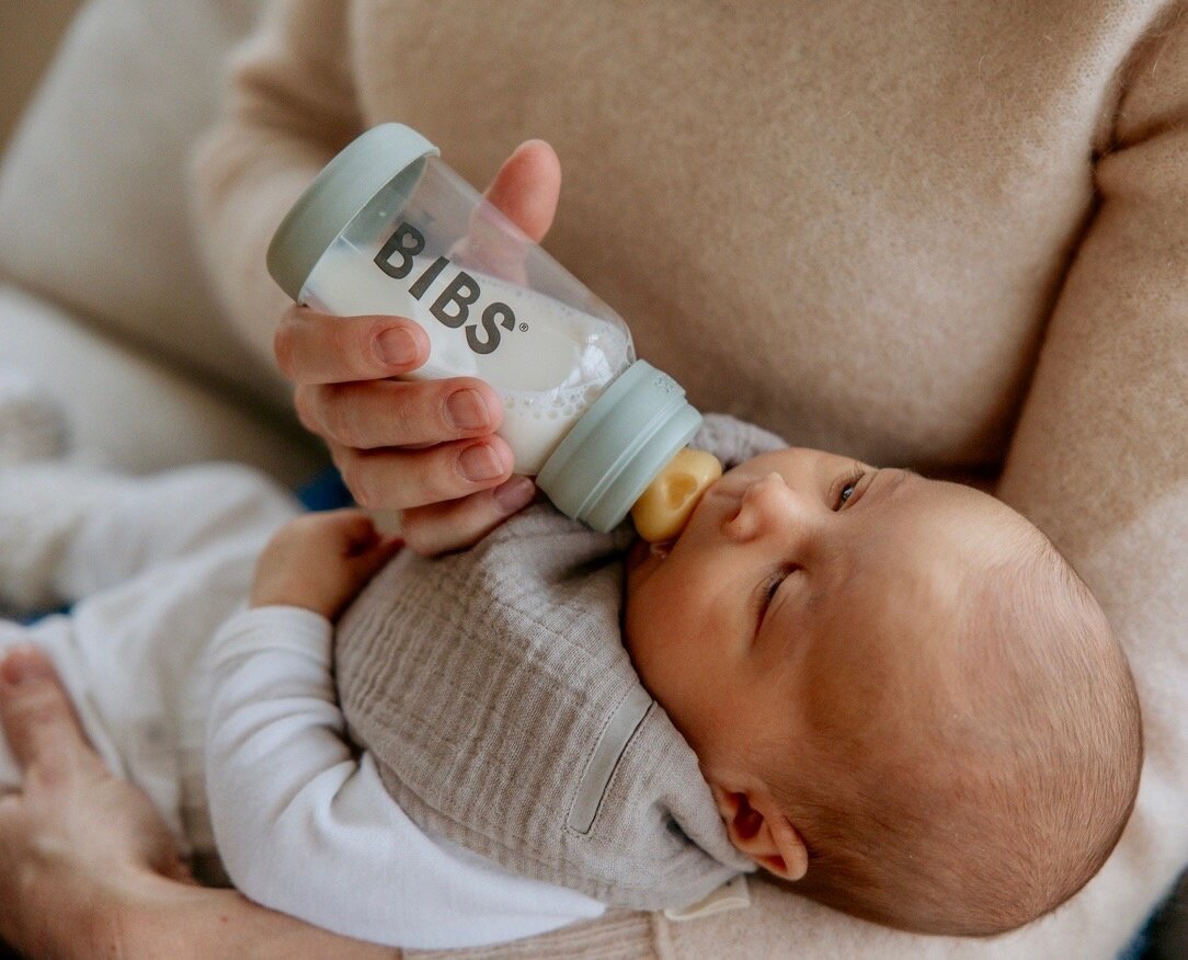 Бутылочка BIBS с латексной соской совместима с грудным вскармливанием