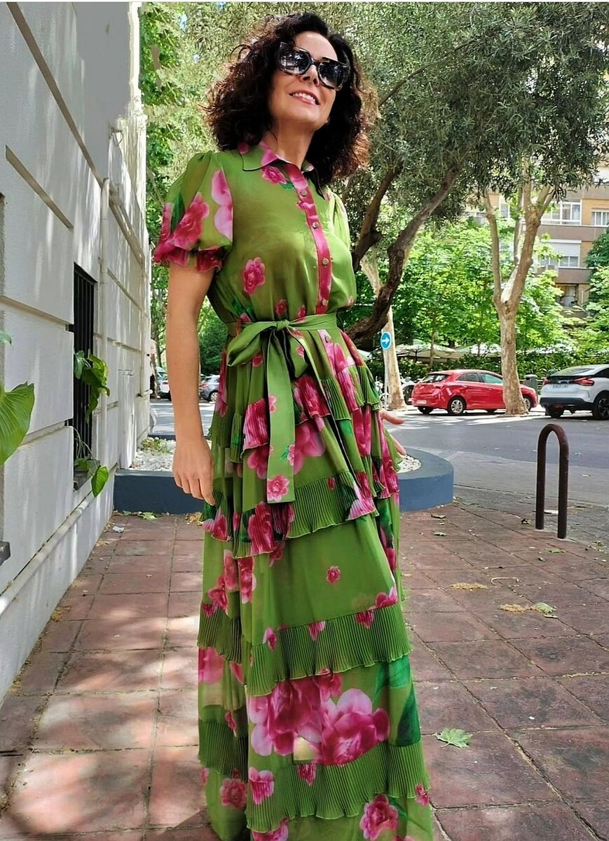 Красочные платья в цветочек для стильного летнего образа