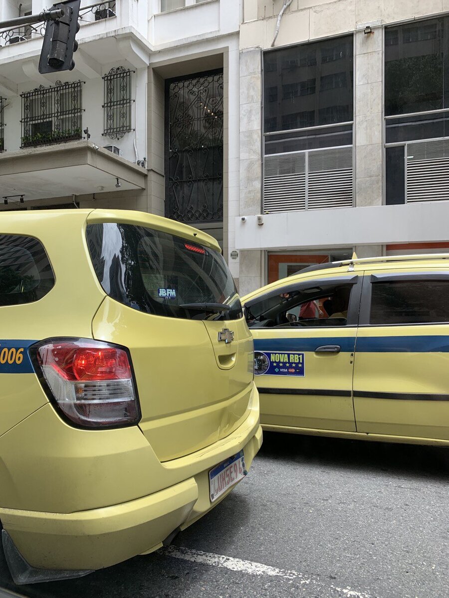 Те самые жёлтые  машины такси