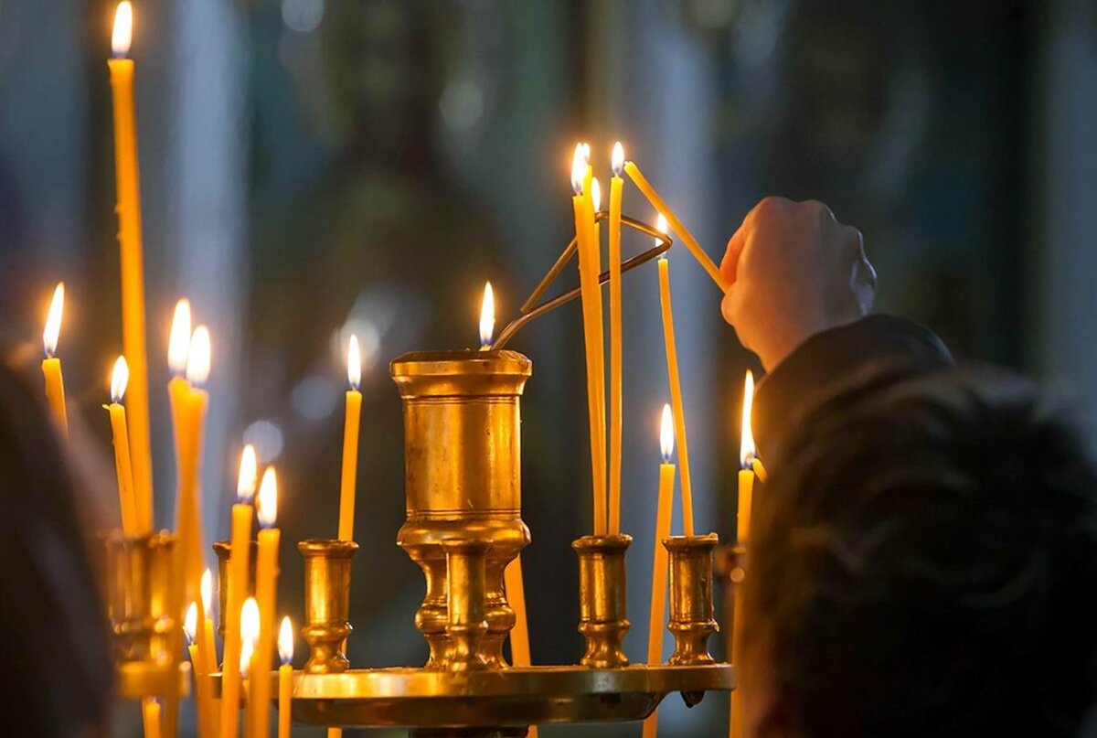 Лечение свечей и молитва