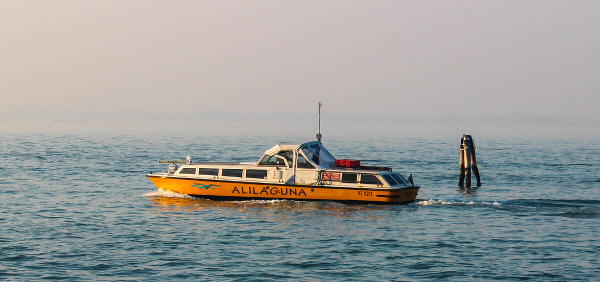 Мотоскафо "Алилагуна"