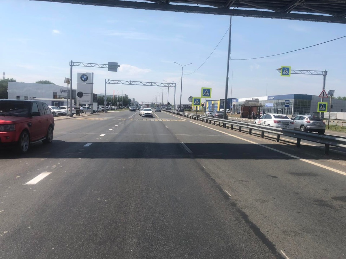    На Нежинском шоссе в Оренбурге столкнулись 4 автомобиля, в трех были автоледи Белов Михаил Александрович