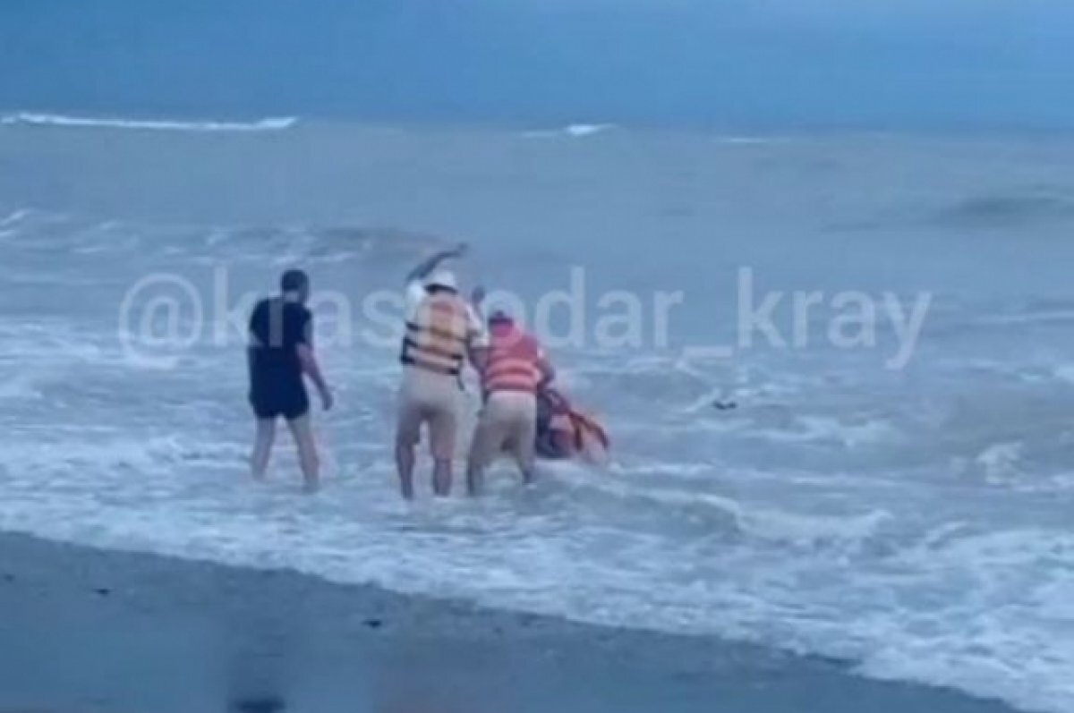    На Кубани достали из моря туриста, который не мог сам доплыть до берега
