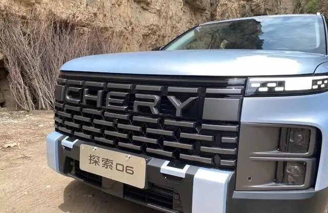 На фото: Кроссовер Chery Explore 06