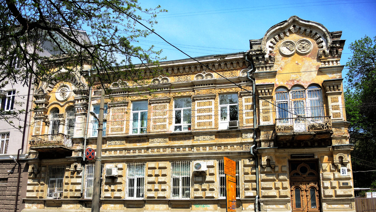     В Ростове планируют восстановить фасад Доходного дома Ивана Куксы, сообщается на сайте государственных закупок.