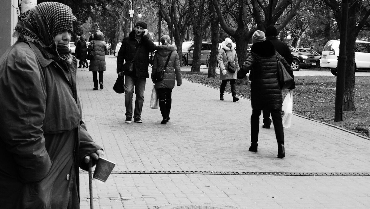     Общественная палата (ОП) и Совет по попечительству в соцсфере при правительстве предложили полиции идентифицировать бездомных и отправлять их на трудовую реабилитацию в «социально-трудовые дома». По мнению экспертов, опрошенных «Ведомостями», это приведет к легализации трудового рабства.