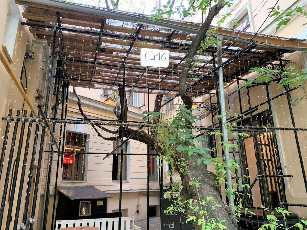 Вход в "Дом 16"