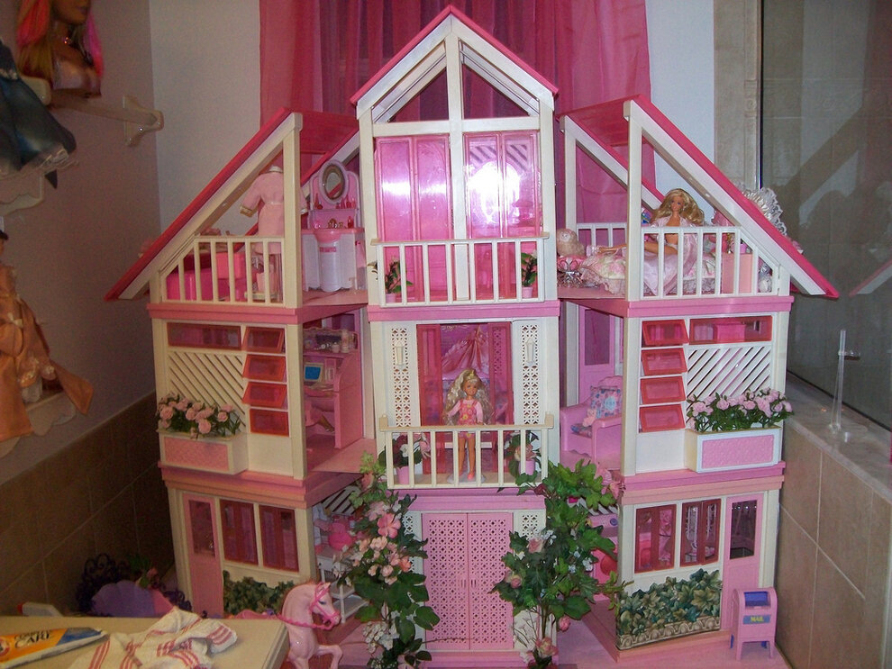 Распаковка кукольный домик Малибу с лифтом из дерева Malibu ECOTOYS Резиденция для девочек и кукол