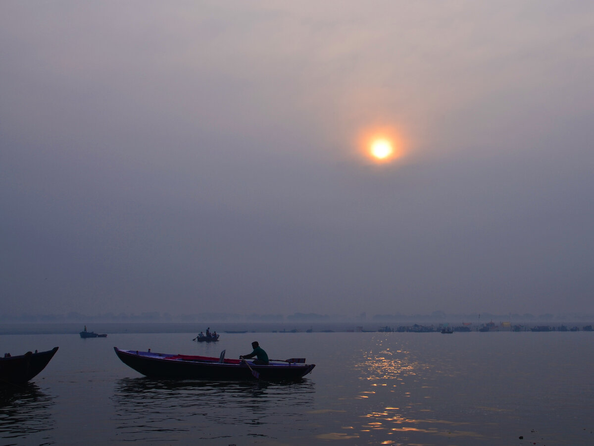 Рассвет над Гангой в Варанаси. Фото автора.