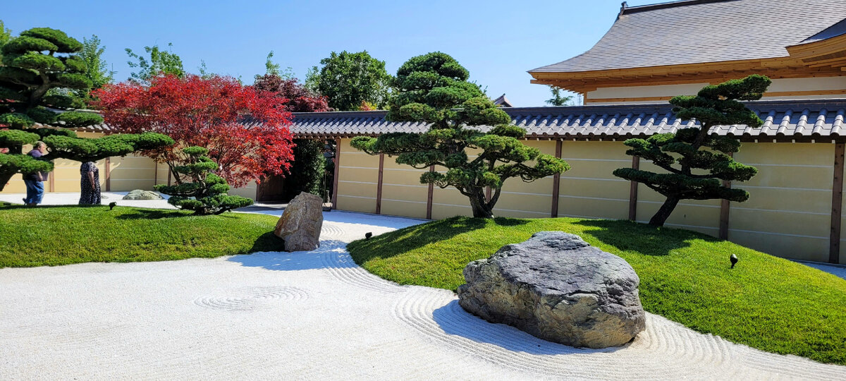 Как получить код в японский сад краснодар. Пагода в японском саду Краснодар. Японский сад Краснодар скульптуры. Краснодар парк Галицина видеообзор японский сад. Парк Краснодар японский сад.