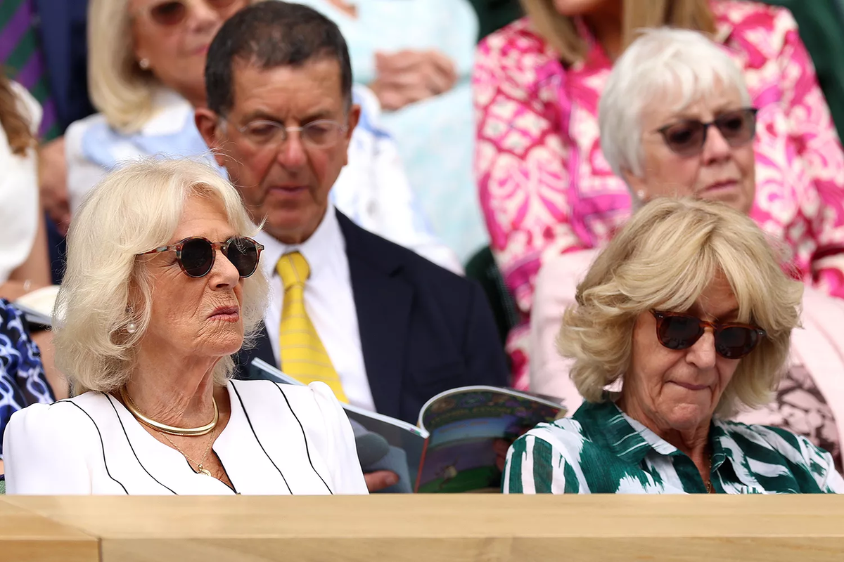 Королева Камилла и ее сестра Аннабель Эллиот на Уимблдоне 2023. Источник: GETTY IMAGES