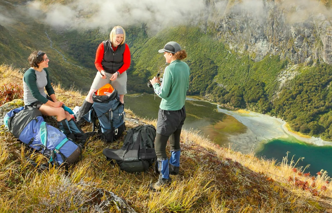 Пешком на остров. Routeburn track новая Зеландия. Экотуризм в новой Зеландии. Новая Зеландия хайкинг. Треккинг-прогулки Татев.