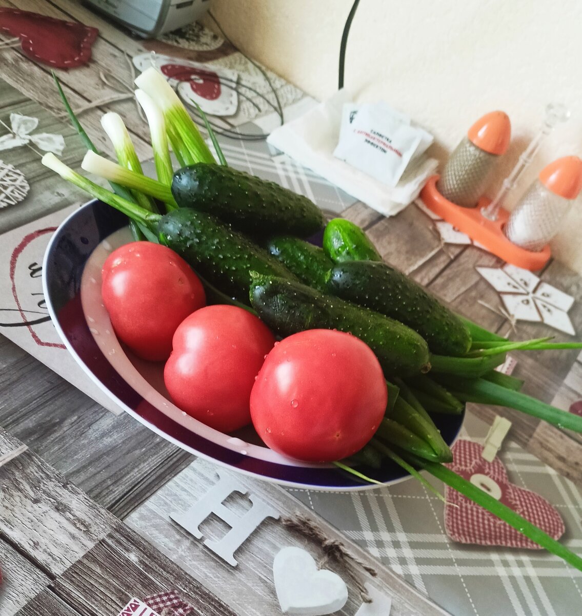 Мой основной рацион по вечерам. Лето же все таки.🙂