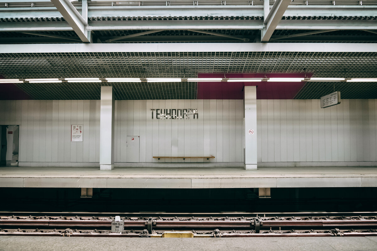 Фото ph_zakharenkova, июль 2023. Станция метро Технопарк, стоя на другой стороне