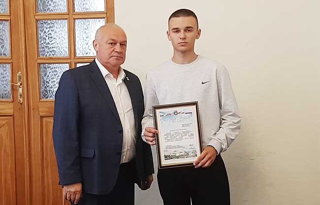 Глава Кунгурского округа Вадим Лысанов и матрос-спасатель Александр Меньшенин