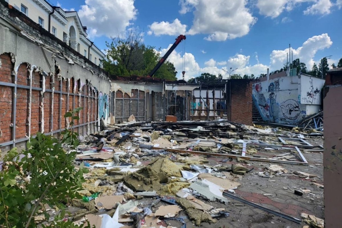    Мэр Краснодара рассказал о ходе реконструкции сквера за цветочными часами