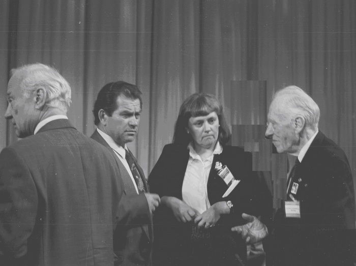 В кулуарах первого Международного аэрокосмического конгресса, Москва, 15 августа 1994 г., справа налево: академик Глеб Евгеньевич Лозино-Лозинский, Главный конструктор воздушно-космического корабля «Буран»; дважды Герой Советского Союза, чемпионка мира по самолетному спорту, лётчик-космонавт Светлана Савицкая; дважды Герой Советского Союза, лётчик-космонавт, генерал-полковник авиации Владимир Коваленок; Эдвин Олдрин, американский астронавт (фото автора)