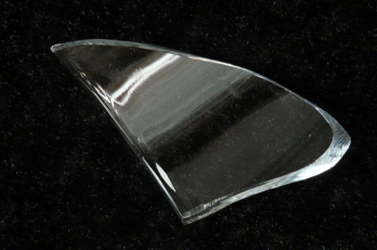    Мужчина приставил к шее женщины осколок стекла и потребовал отдать деньги.