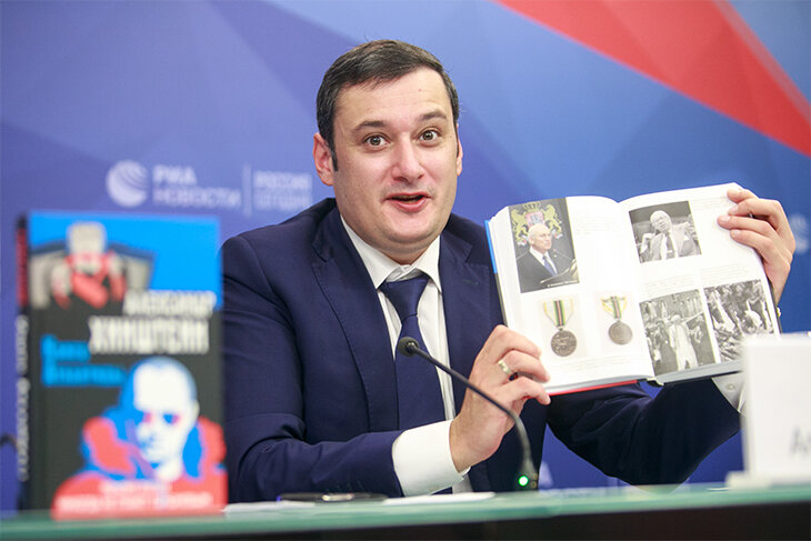Александр Хинштейн на презентации своей книги «Конец Атлантиды». 2018 год.