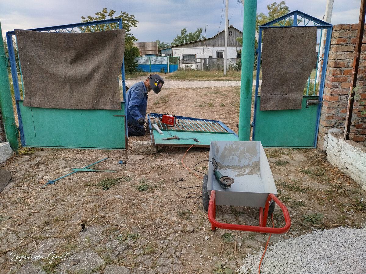 После болгарки и сварки, а также усиленного сопения, все получилось!