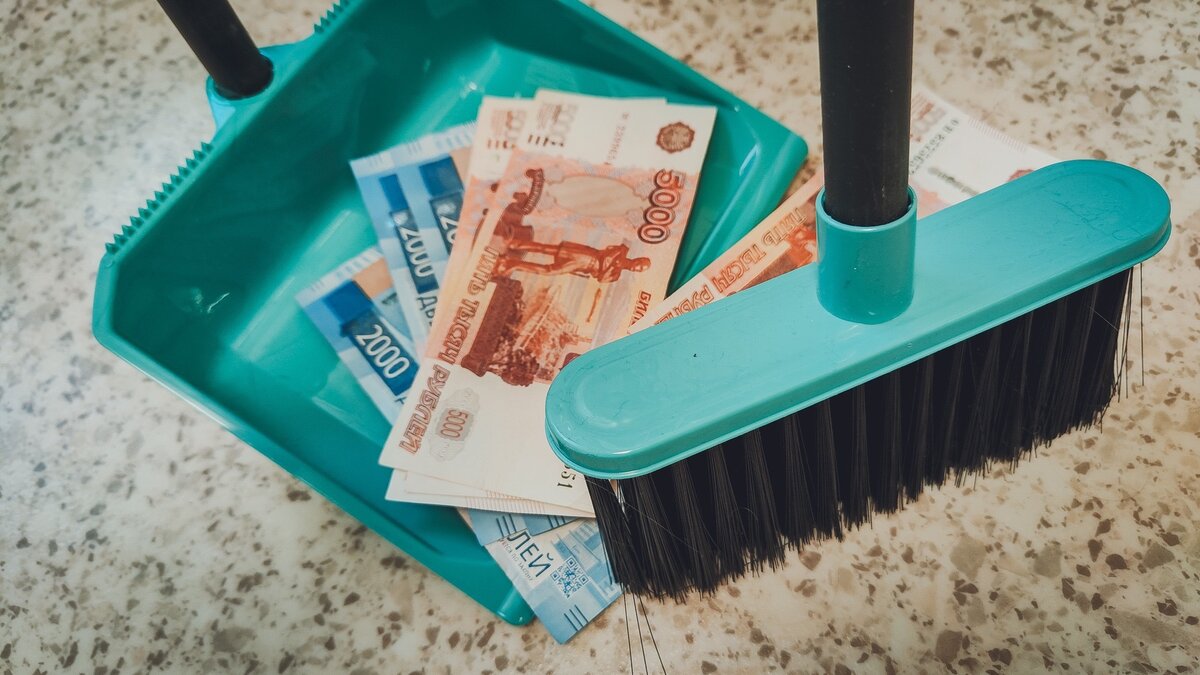     В пятницу, 21 июля, Центробанк с высокой долей вероятности повысит ключевую ставку. Это значит, деньги станут дороже, а уровень кредитования, как и потребление граждан, снизятся.