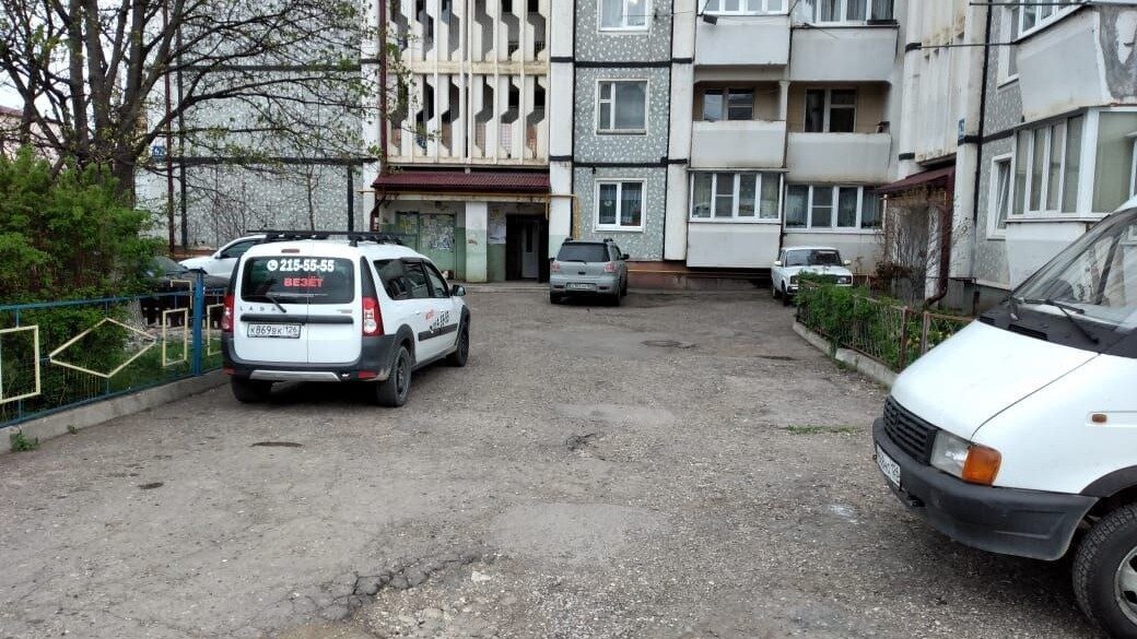     Полный игнор в обслуживании и отказ аварийной службы отвечать на вызовы — девятиэтажка на Ставрополье оказалась вне зоны действия услуг из-за попытки сменить ТСЖ, рассказали NewsTracker жители дома.