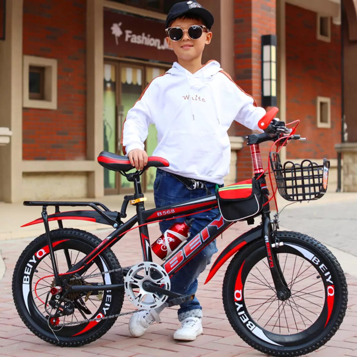 Какой велосипед купить ребенку в год. Мальчик на велосипеде. Велеписеди для мальчиков. Детский велосипед для мальчика. Велосипед для ребенка 7 лет.