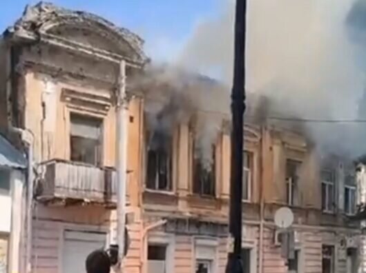    пожар на Социалистической, 87 в Ростове // фото: скриншот паблика Это Ростов!