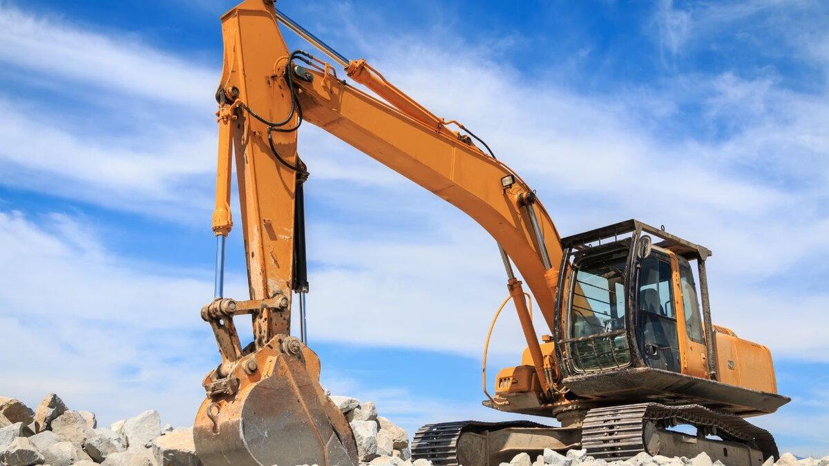 Сколько стоит 1 час работы экскаватора? 