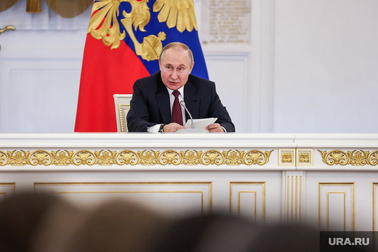    Владимир Путин подписал указ о штрафах иноагентов