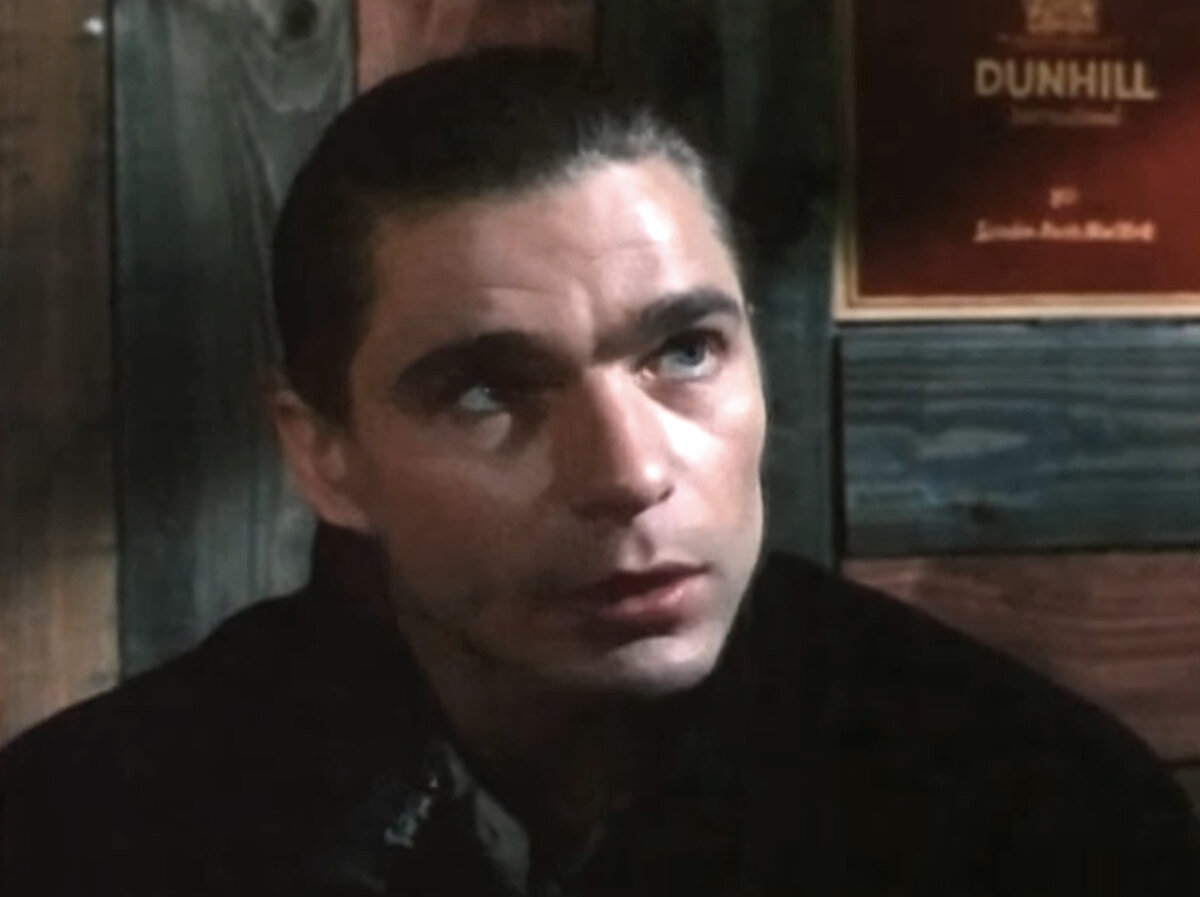 Сергей Маховиков. Кадр из кинофильма "Золотое дно", 1995 г., режиссер Марек Новицкий, сценаристы Иван Бирюков, Марек Новицкий, композитор Валерий Мягких (скриншот) 