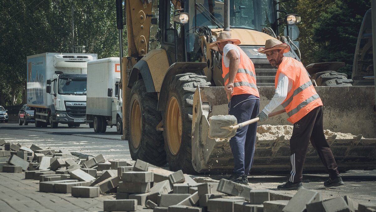     В рамках национального проекта «Безопасные качественные дороги» мэрия Волгограда планирует восстановить примерно 30 объектов улично-дорожной сети в разных районах города в 2023 году.