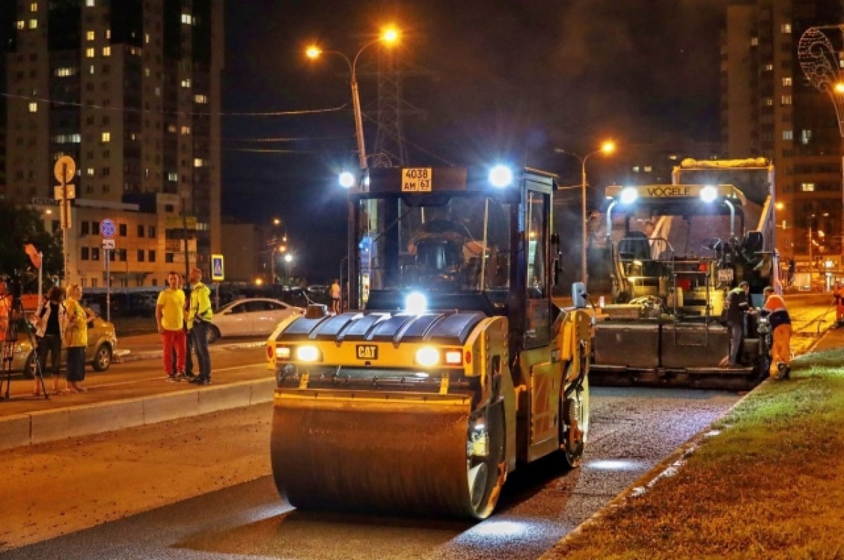    В Самаре на проезжей части ул. Солнечной начали укладывать новое покрытие