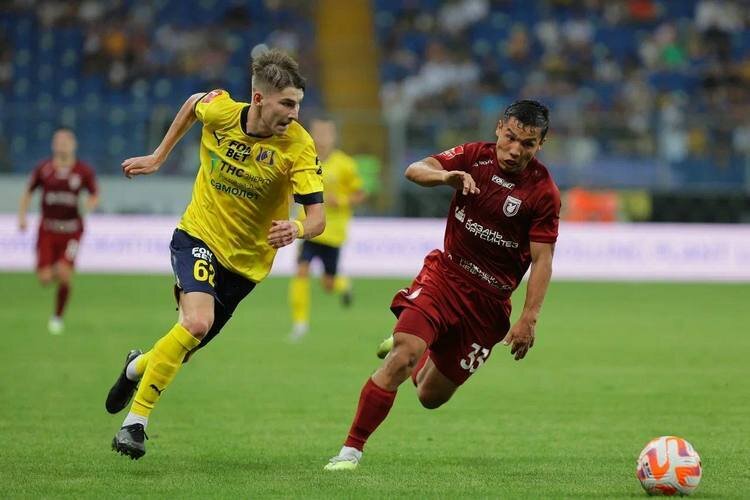  «Рубин» потерпел первое под руководством Рашида Рахимова поражение Фото: fc-rostov.ru
