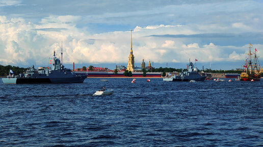 Санкт-Петербург в ожидании Дня Военно-Морского флота
