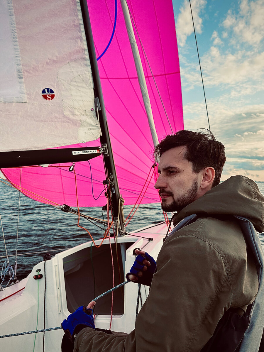 Почему- это убедительная высшая цель, которая вдохновляет нас и служит источником всего что мы делаем (С.Синек)