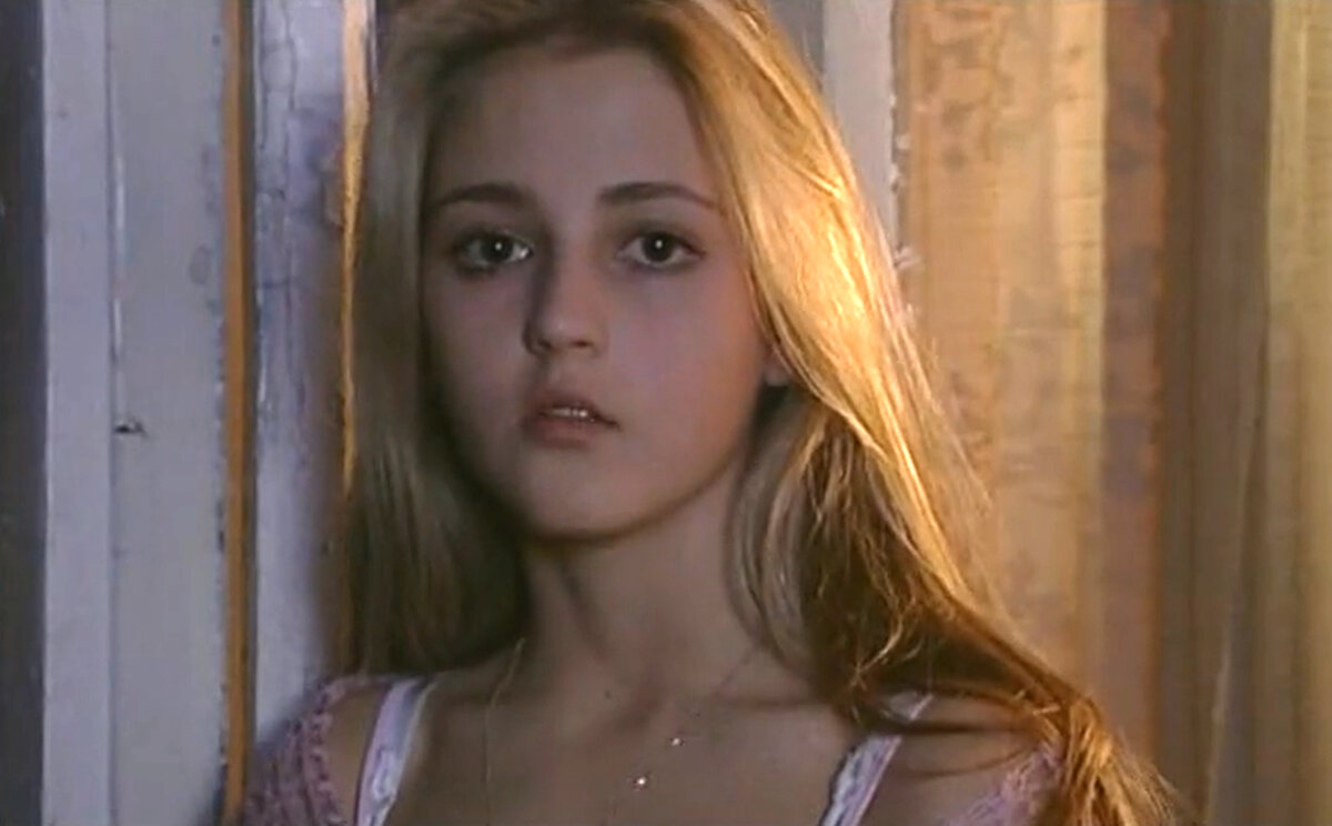 Кадр из кинофильма "Самая красивая", 2005 г., режиссер Дмитрий Брусникин, сценарист Ганна Слуцки, композитор Сергей Терехов (скриншот)