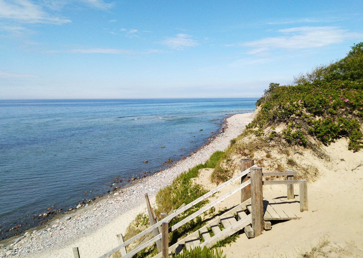 Берег в районе Заостровья