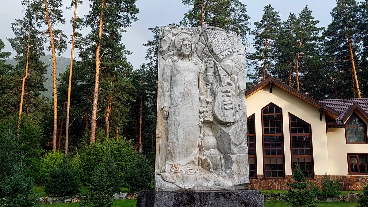 Памятник Джону Леннону. Фото автора.