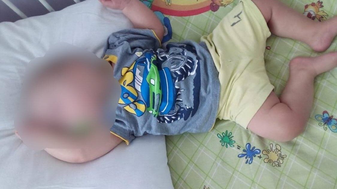     Ребенок доставлен в медицинское учреждение. Прокуратура проводит проверку.