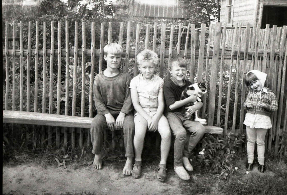 Путешествие в деревню Во времена СССР летние каникулы для детей были особенным временем.