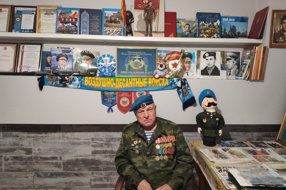    Анатолий Шабанов рядом со своим музеем Николай Сальников