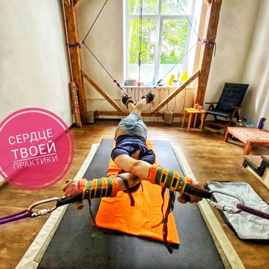 Когда мастер забывает о личной практике, то теряет связь со своим предназначением, с инструментом, через который он говорит с людьми. Когда теряется эта связь, уходит вдохновение и восторг познания нового. 