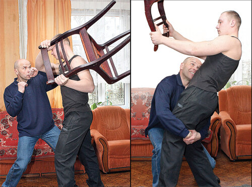 Дерутся стульями. Драка в вагоне в италии с беженцами. Дерутся стульями. Человек замахивается стулом. Драка со стулом в кафе.