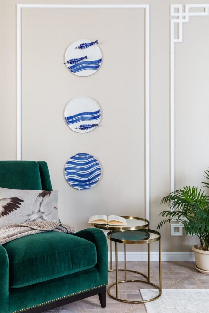 Молодая женщина приобрела эту квартиру в Краснодаре для своей мамы — женщины средних лет с изысканными вкусами. Воплотить их в жизнь взялась местная студия дизайна интерьеров — BonTon.-8